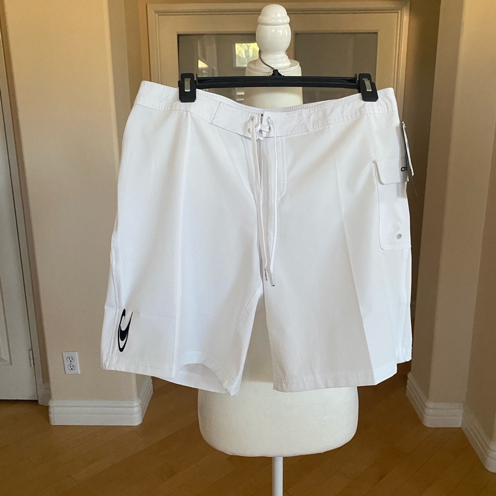 O'Neill South Pacific 9 Women's White Stretch Athletic Board Cover Up Shorts